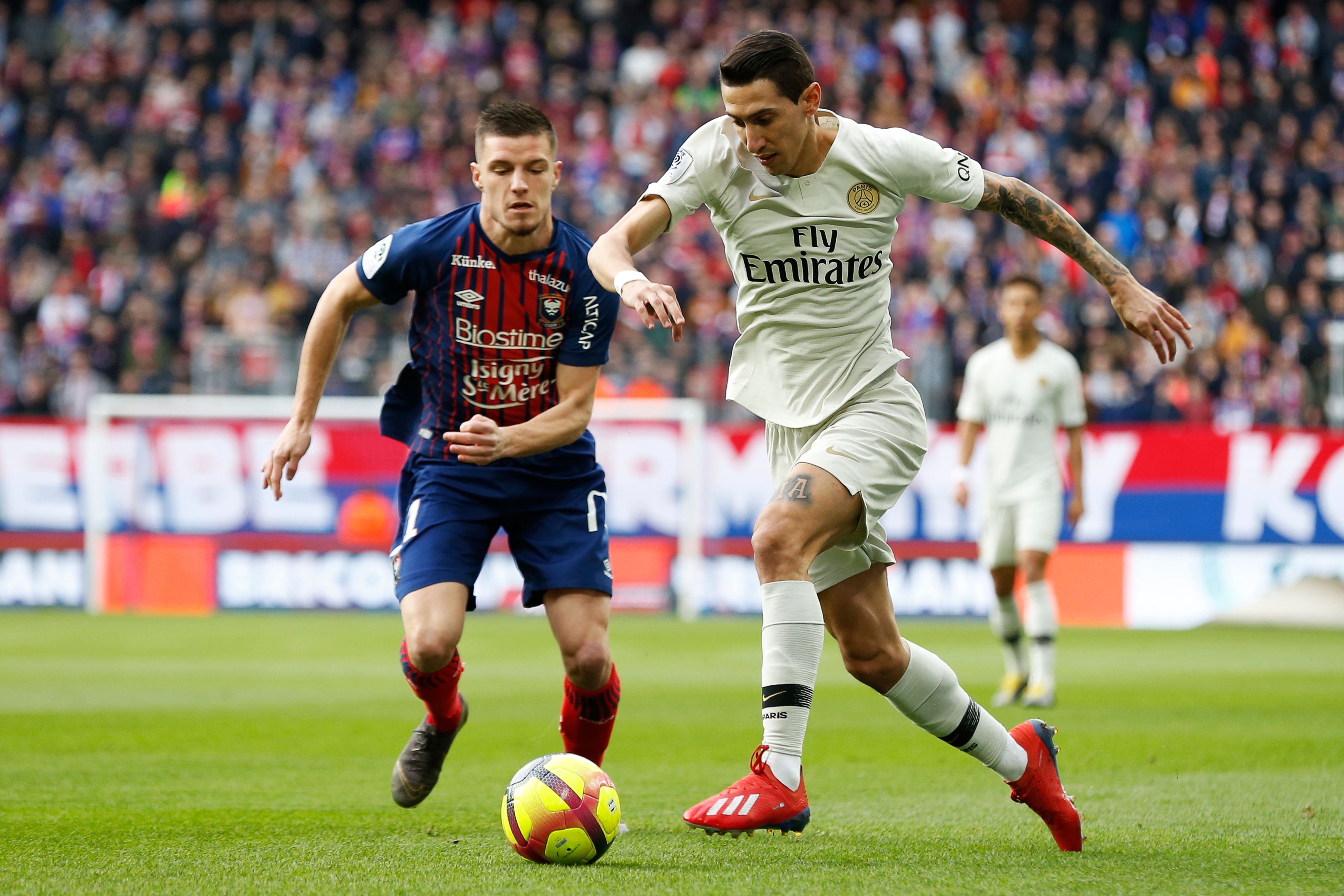 利物浦欧冠小组／联赛阶段近22场主场赢下20场，且近12场全胜（利物浦欧冠小组赛／联赛阶段主场近22战20胜，豪取12连胜）