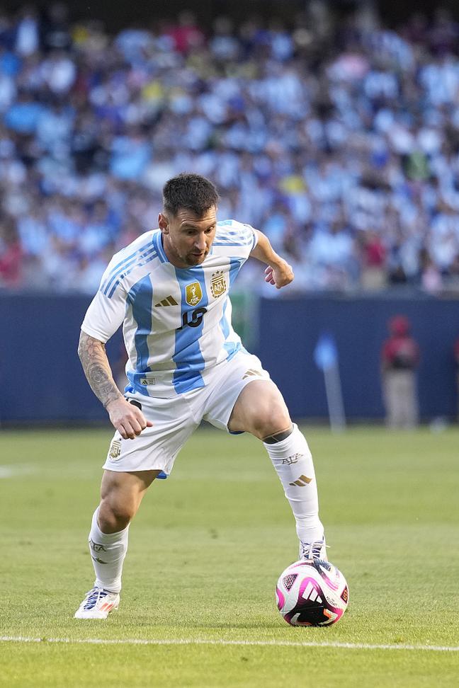 詹俊：连续两场未登场，利物浦给萨拉赫发出冬窗转会信号（詹俊：连两战缺席，利物浦向萨拉赫释放冬窗离队信号）