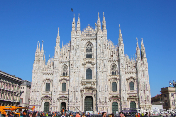 足球国足后防双塔表现稳固（国足后防双塔稳如磐石）