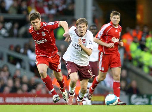 FIFPro最佳阵入围次数榜：梅西17次居首，姆巴佩6次进入前十（FIFPro最佳阵容入围次数排行榜：梅西以17次领跑，姆巴佩6次跻身前十）