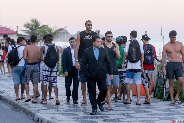 官方：阿拉维斯球迷可前往诺坎普现场观看客战巴萨的比赛（官方：阿拉维斯球迷获准赴诺坎普现场观战客场对阵巴萨）