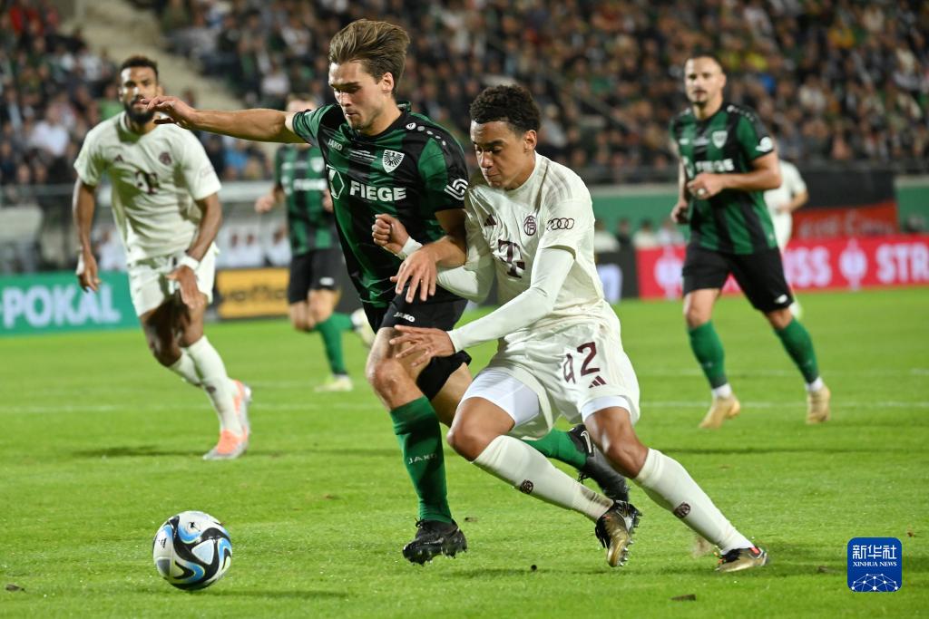 掘金主帅：无论谁防德罗赞我都有所顾虑，他像艺术家一样得分（掘金主帅直言：德罗赞得分如艺术般精妙，派谁去防都让人头疼）