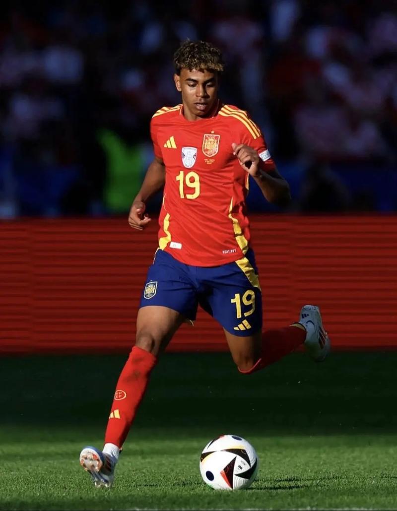 都体：阿切尔比、德弗赖和达米安将在赛季末合同到期后离队（都体：阿切尔比、德弗赖、达米安合同将于赛季末到期，三人届时离队）