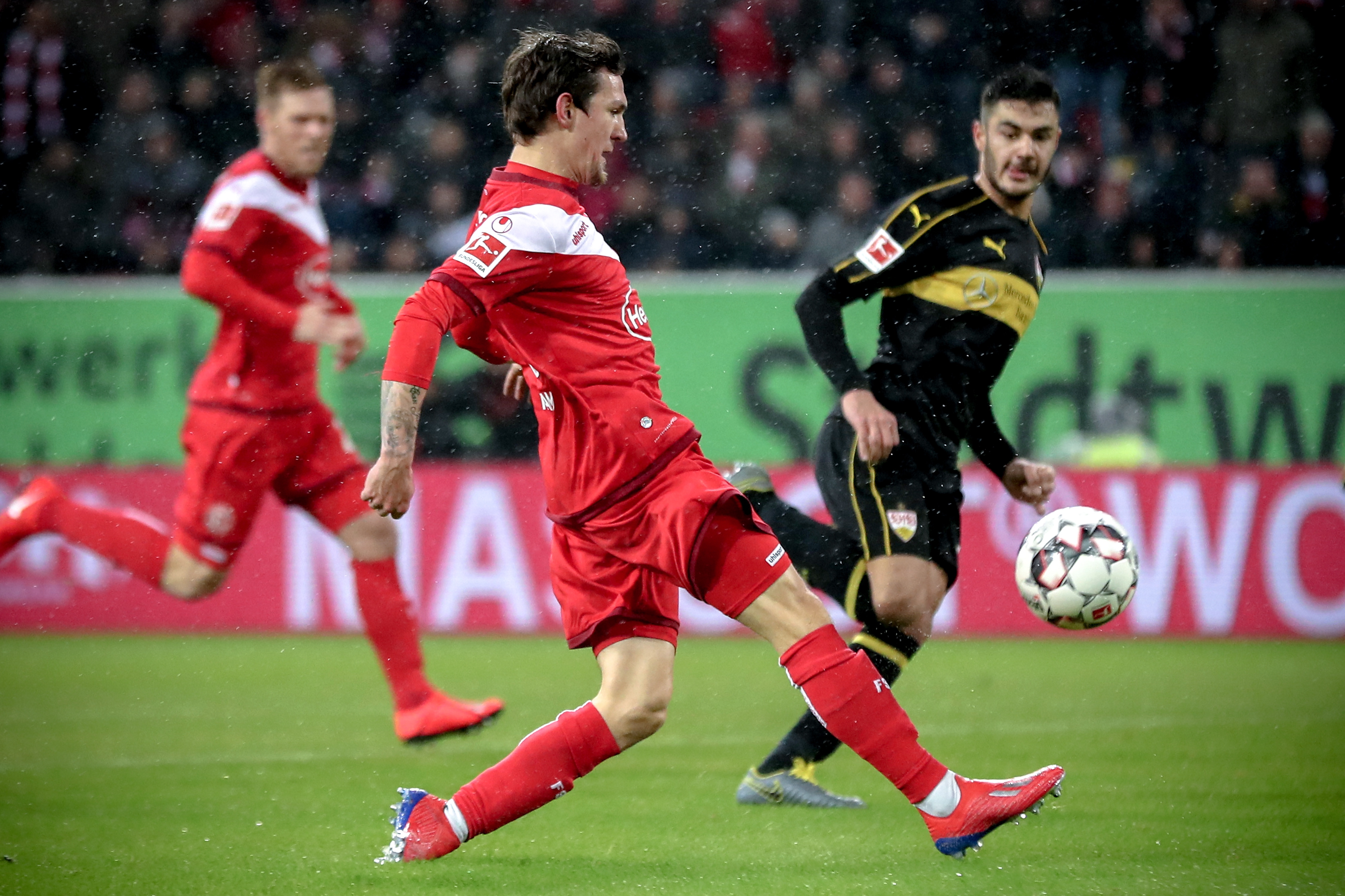 CBA：新疆队再下一城 客场击败青岛（CBA：新疆客场力克青岛 再下一城）