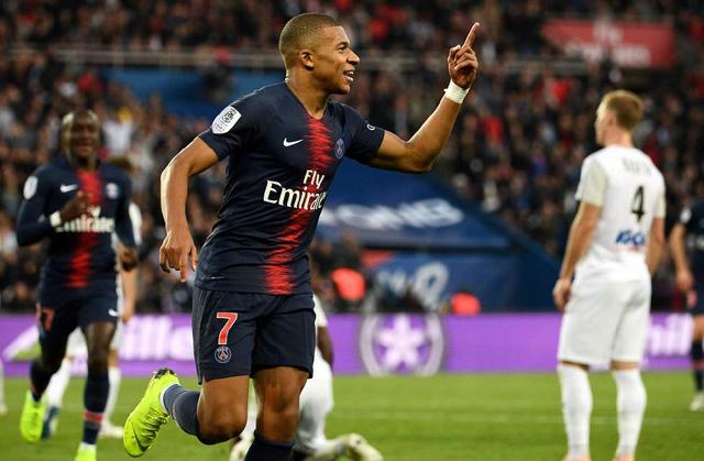 彻底放弃？阿贾克斯客战卡拉巴克首发：多名小将轮换登场（要放弃了？阿贾克斯客场对阵卡拉巴克首发：多名小将轮换亮相）